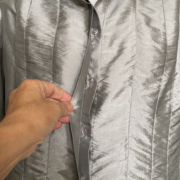 Vintage “Piano” metallic silver button down, 3/4 length sleeves, fitted, pleats - Picture 4 of 14